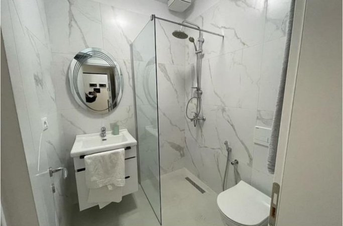 Tirane, jepet me qera garsonier Kati 3, 40 m² 500 € (Ne Qender te Tiranes)