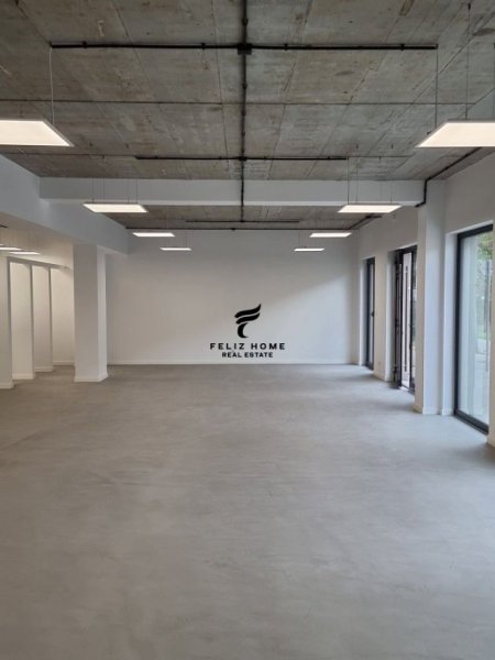 Tirane, jepet me qera dyqan Kati 0, 193 m² 2.800 € (FARMACIA 10)