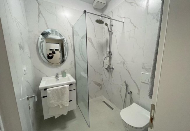 Tirane, jepet me qera garsonier Kati 3, 40 m² 500 € (Qender)