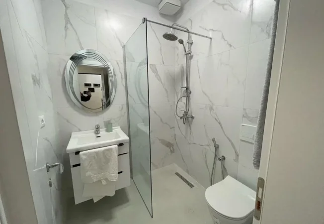 Tirane, jepet me qera garsonier Kati 3, 40 m² 500 € (Qender)
