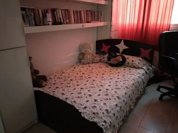 Tirane, jepet me qera apartament 2+1 Kati 4, 110 m² 450 € (Varri i Bamit)
