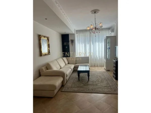 Tirane, jepet me qera apartament 2+1 Kati 1, 72 m² 630 € (Komuna e Parisit)