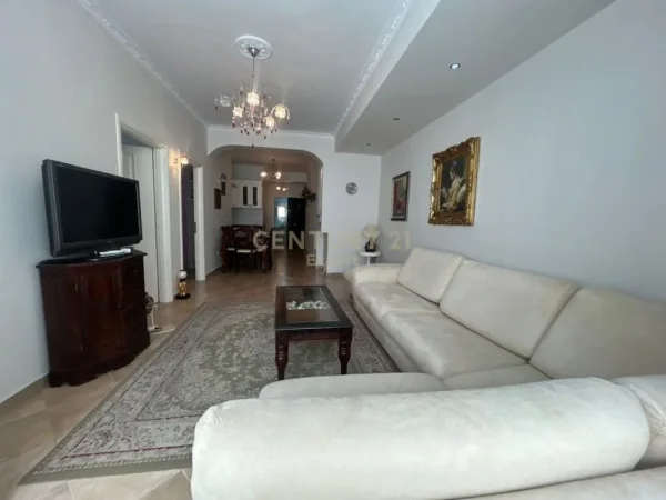 Tirane, jepet me qera apartament 2+1 Kati 1, 72 m² 630 € (Komuna e Parisit)
