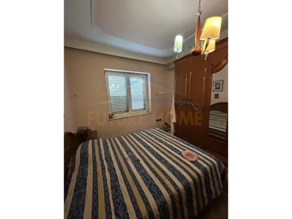 Tirane, jepet me qera apartament 2+1 Kati 2, 170 m² 800 € (Rruga e Durresit)