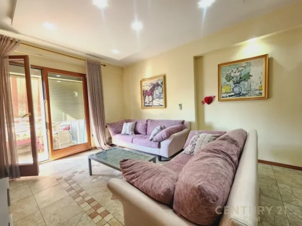 Tirane, jepet me qera apartament 2+1 Kati 1, 100 m² 500 € (Shkolla e kuqe)