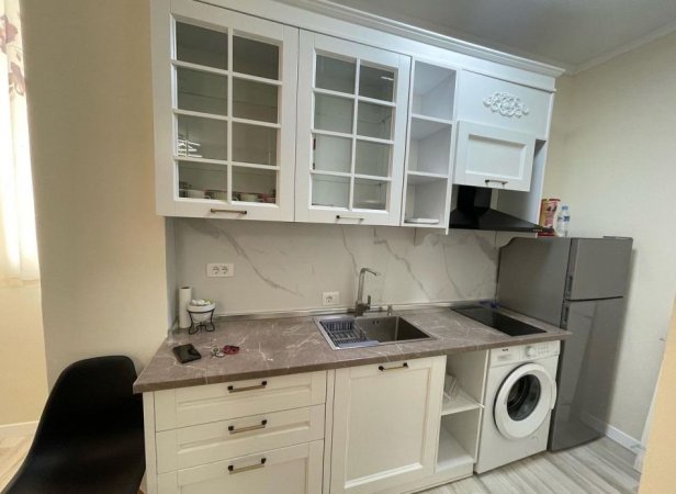 Tirane, jepet me qera garsonier 1+1 Kati 3, 45 m² 500 € (Qender)