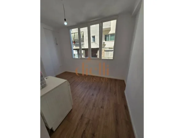Tirane, shitet apartament 2+1+Ballkon Kati 3, 71 m² 160.000 € (Ambasada Amerikane)