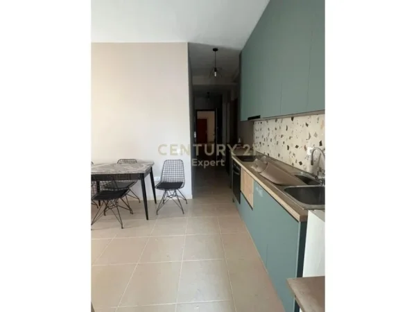 Tirane, jepet me qera apartament 2+1 Kati 5, 56 m² 450 € (laprake)