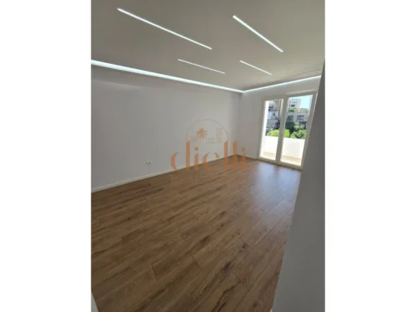 Tirane, shitet apartament 2+1+Ballkon Kati 3, 73 m² 173.000 € (Ambasada Amerikane)
