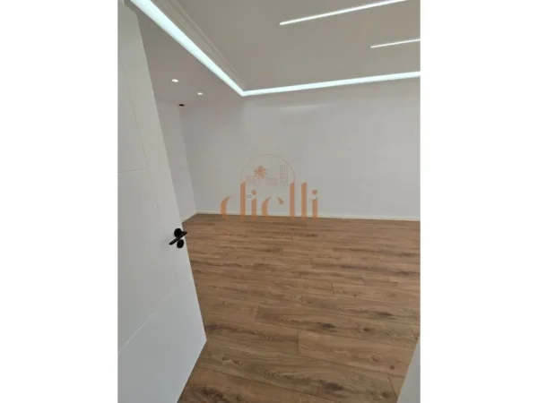 Tirane, shitet apartament 2+1+Ballkon Kati 3, 73 m² 173.000 € (Ambasada Amerikane)