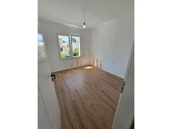 Tirane, shitet apartament 2+1+Ballkon Kati 3, 73 m² 173.000 € (Ambasada Amerikane)
