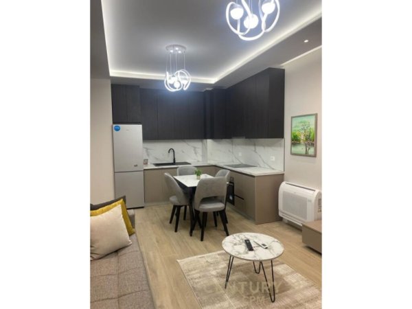 Tirane, jepet me qera apartament 1+1 Kati 3, 70 m² 750 € (komuna e parisit)