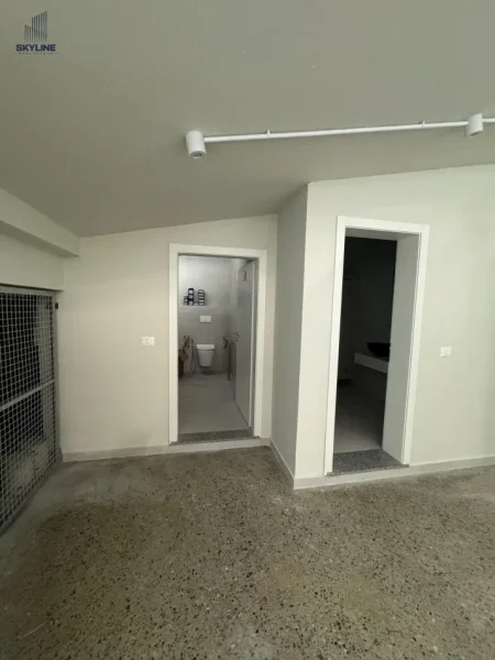 Tirane, jepet me qera magazine Kati 0, 15.000 € (Prane Top Channel)