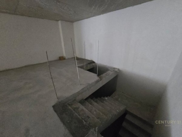 Tirane, shes ambjent biznesi , 618 m² 2.118.025 € (Kopshti Botanik Zoologjik)