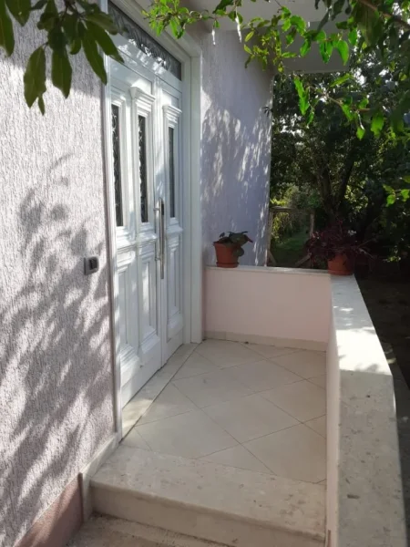 Tirane, jepet me qera Vile 3+1+Aneks+Ballkon Kati 2, 1 m² 1.000 € 