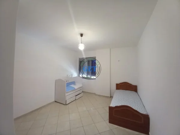 Durres, jepet me qera apartament 2+1+Ballkon Kati 4, 85 m² 350 € (Stadiumi, Durres)