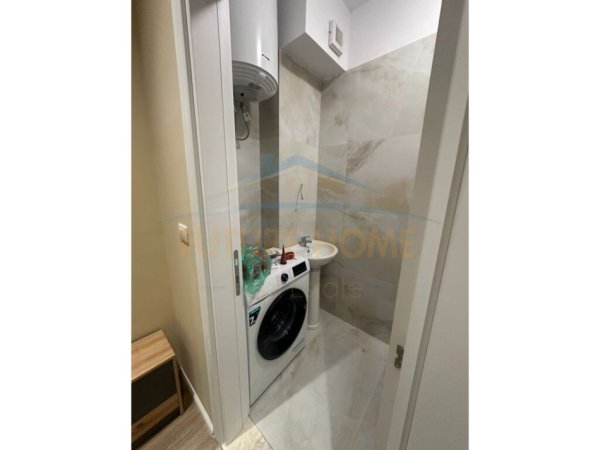 Tirane, jepet me qera apartament 1+1 Kati 9, 65 m² 500 € (Unaza e Re)