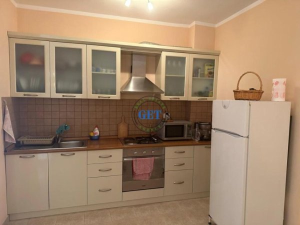 Durres, jepet me qera apartament 2+1+Ballkon Kati 3, 80 m² 380 € (Qender , Durres)