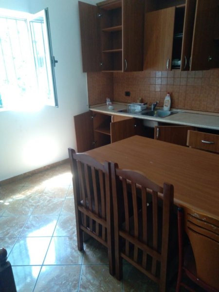 Tirane, jepet me qera apartament 2+1 Kati 1, 80 m² 350 € (DON BOSKO)
