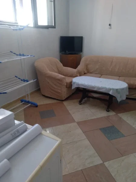 Tirane, jepet me qera apartament 2+1 Kati 1, 80 m² 350 € (DON BOSKO)