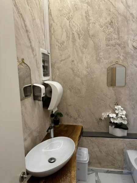 Tirane, shitet ambjent biznesi Kati 0, 78 m² 175.000 € (SHESHI WILLSON)