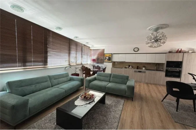 Tirane, jepet me qera apartament duplex Dublex , 130 m² 1.200 € (Komuna e Parisit)