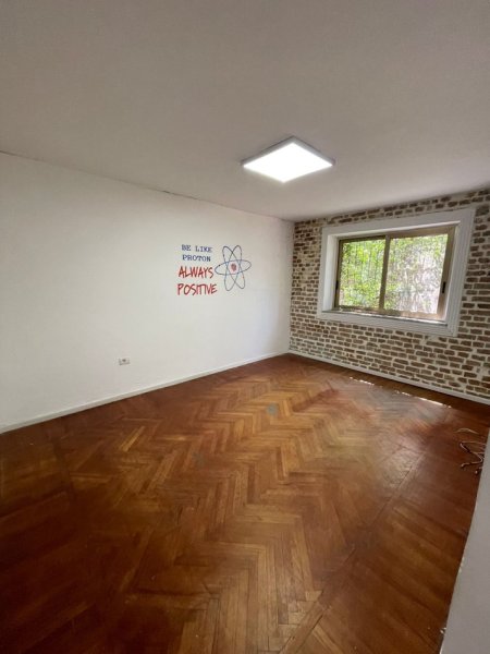 Tirane, jepet me qera ambjent biznesi Kati 1, 96 m² 1.000 € (Myslym Shyr)