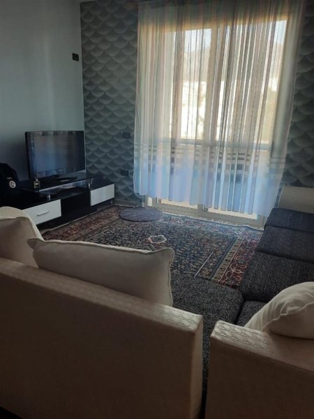 Tirane, jepet me qera apartament 1+1+Ballkon Kati 5, 67 m² 320 € (FRESKU)