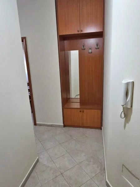 Tirane, jepet me qera 1+1+Ballkon Kati 6, 75 m² 470 € (Rruga e Dibres)