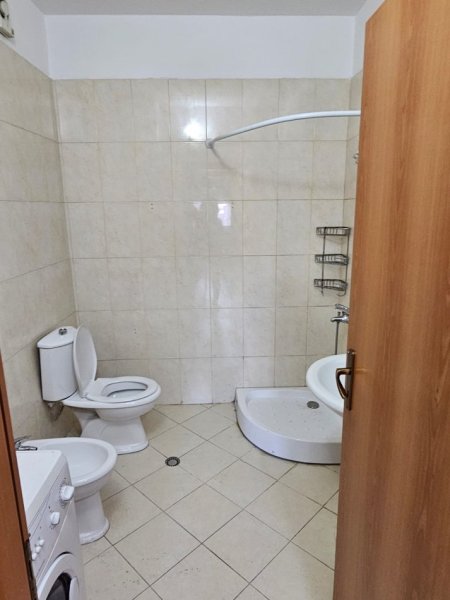 Tirane, jepet me qera 1+1+Ballkon Kati 6, 75 m² 470 € (Rruga e Dibres)