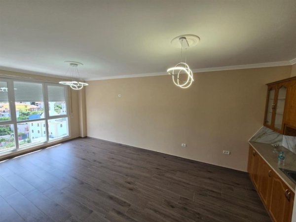 Tirane, jepet me qera apartament 1+1+Ballkon Kati 3, 93 m² 400 € (SELITE)