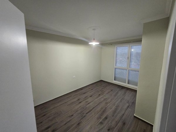 Tirane, jepet me qera apartament 1+1+Ballkon Kati 3, 93 m² 400 € (SELITE)