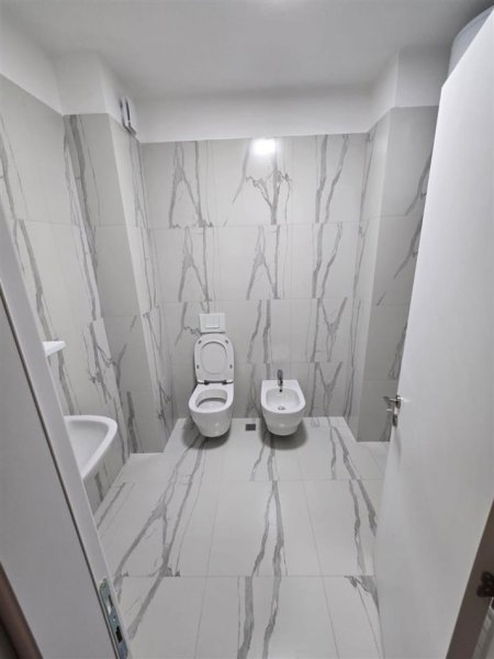 Tirane, jepet me qera apartament 1+1+Ballkon Kati 3, 93 m² 400 € (SELITE)