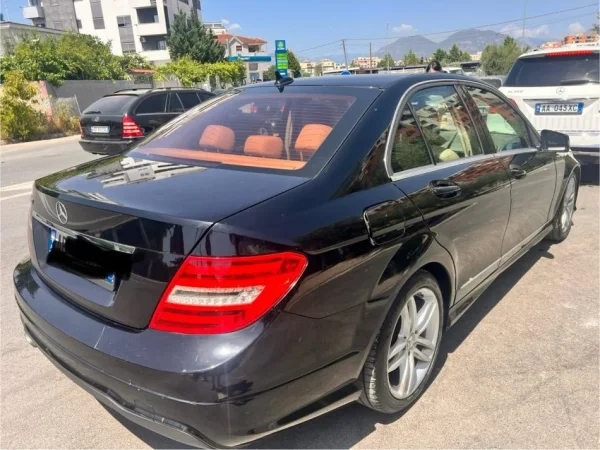 Tirane, shes makine Benz C Class 2012 Urgjent i Diskutueshem Benzin, e zeze automatik Kondicioner 10.000 €