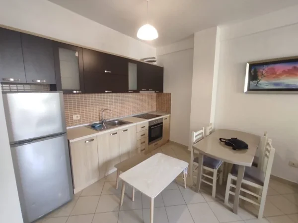 Tirane, jepet me qera apartament 1+1+Ballkon Kati 4, 65 m² 400 € (teodor Keko astir)