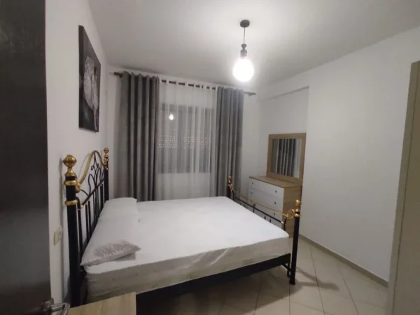 Tirane, jepet me qera apartament 1+1+Ballkon Kati 4, 65 m² 400 € (teodor Keko astir)