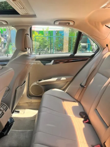 Tirane, shes makine Benz C Class 2012 Urgjent i Diskutueshem Benzin, e zeze automatik Kondicioner 10.000 €