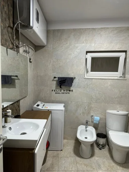 Tirane, jepet me qera apartament 1+1+Ballkon Kati 1, 75 m² 600 € (LIQENI I THATE)