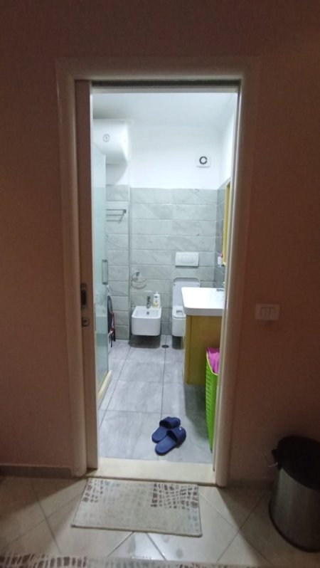 Tirane, jap me qera apartament 2+1+Ballkon Kati 3, 90 m² 500 € (ASTIR)