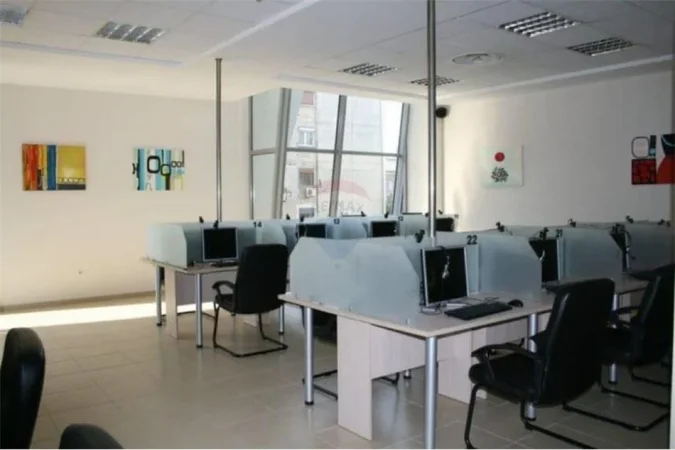 Tirane, shitet Kati 2, 146 m² 250.000 € (Rruga e Kavajes)