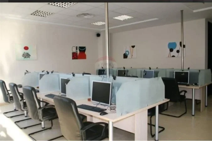 Tirane, shitet Kati 2, 146 m² 250.000 € (Rruga e Kavajes)