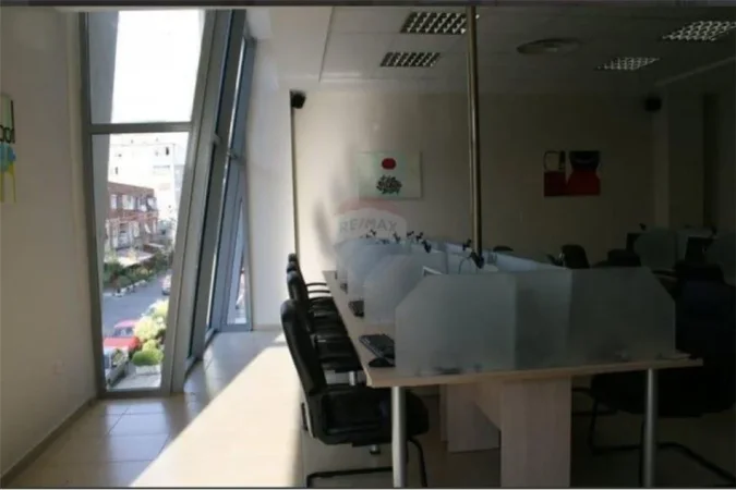 Tirane, shitet Kati 2, 146 m² 250.000 € (Rruga e Kavajes)