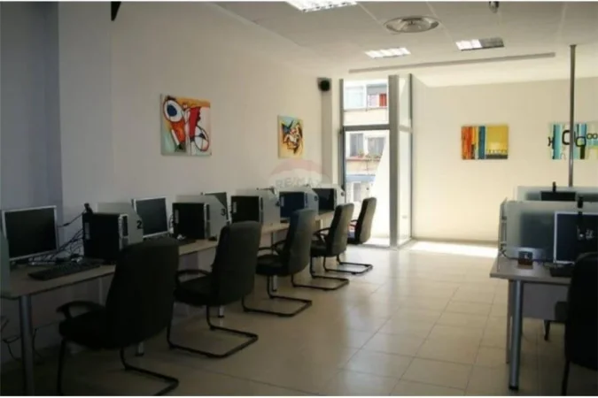 Tirane, shitet Kati 2, 146 m² 250.000 € (Rruga e Kavajes)