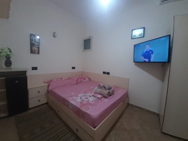 Tirane, jepet me qera apartament 1+1 Kati 2, 75 m² 400 € (5 Maj)