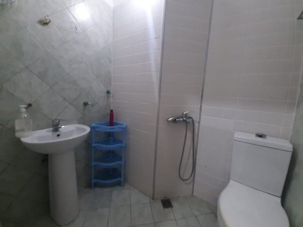 Tirane, jepet me qera apartament 1+1 Kati 2, 75 m² 400 € (5 Maj)