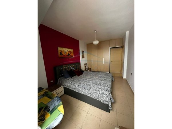 Tirane, jepet me qera apartament 1+1+Ballkon Kati 3, 75 m² 450 € (Kodra e Diellit)