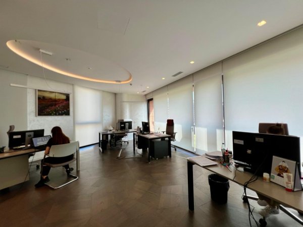 Tirane, shitet ambjent biznesi Kati 6, 245 m² 949900 € (Rruga Kosovareve)