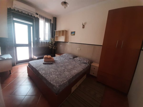 Tirane, jepet me qera apartament 1+1 Kati 1, 55 m² 390 € (Rruga Gjon Mili)