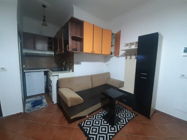 Tirane, jepet me qera garsonier 1+1 Kati 1, 45 m² 329 € (Rruga Gjon Mili)