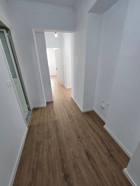 Tirane, shitet apartament 2+1+Ballkon Kati 3, 73 m² 173.000 € (Rruga Elbasanit)